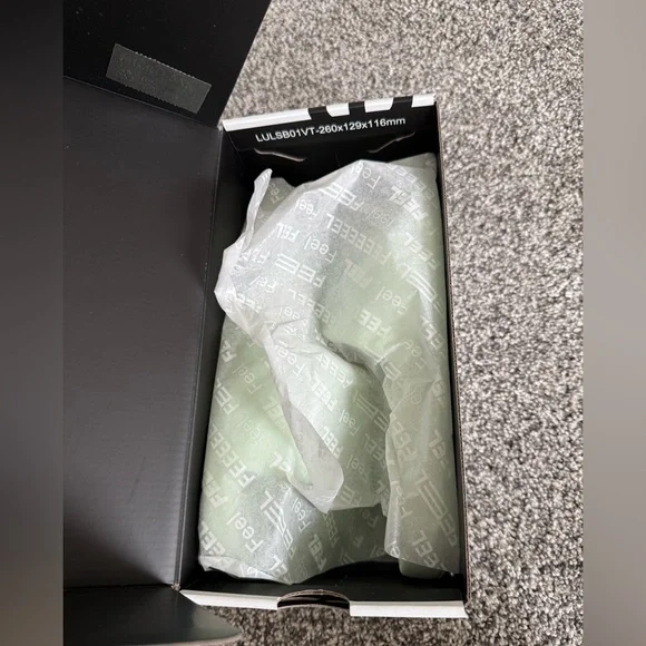 Lululemon NWT Pale Lime Green Restfeel Slides - Picture 3 of 5